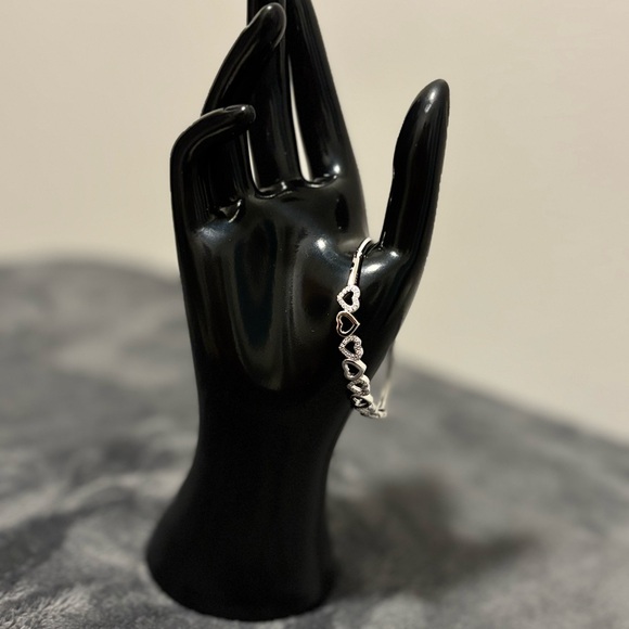 Jewelry - 14k White Gold Heart Bangle Bracelet